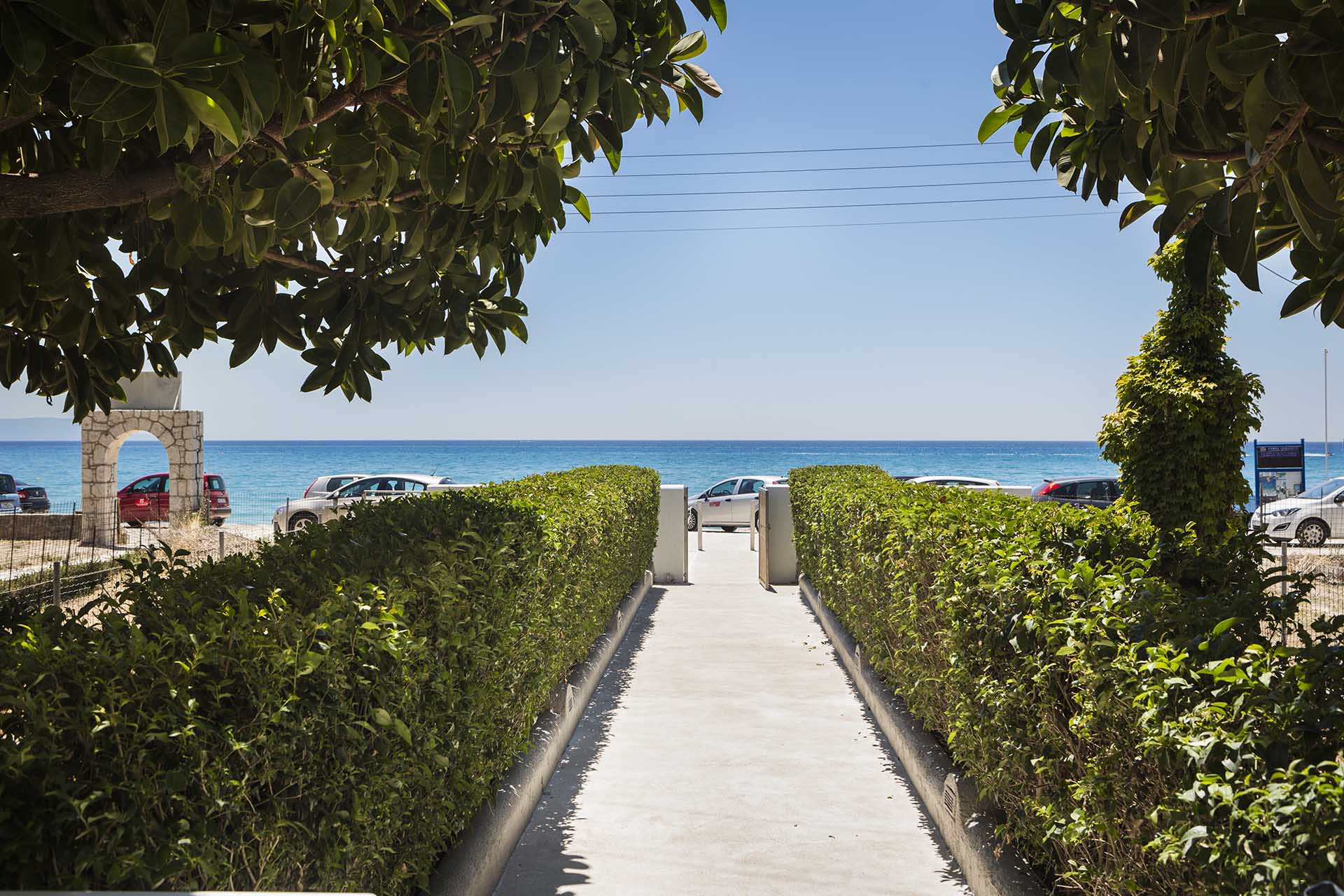 Beachfront Suite No3, Stunning Modern Beach Front Property Greek