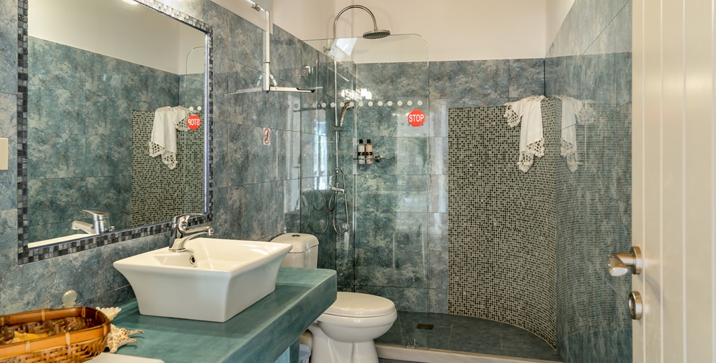 Ensuite shower room at Villa Petrino, Assos, Kefalonia, Greek Islands