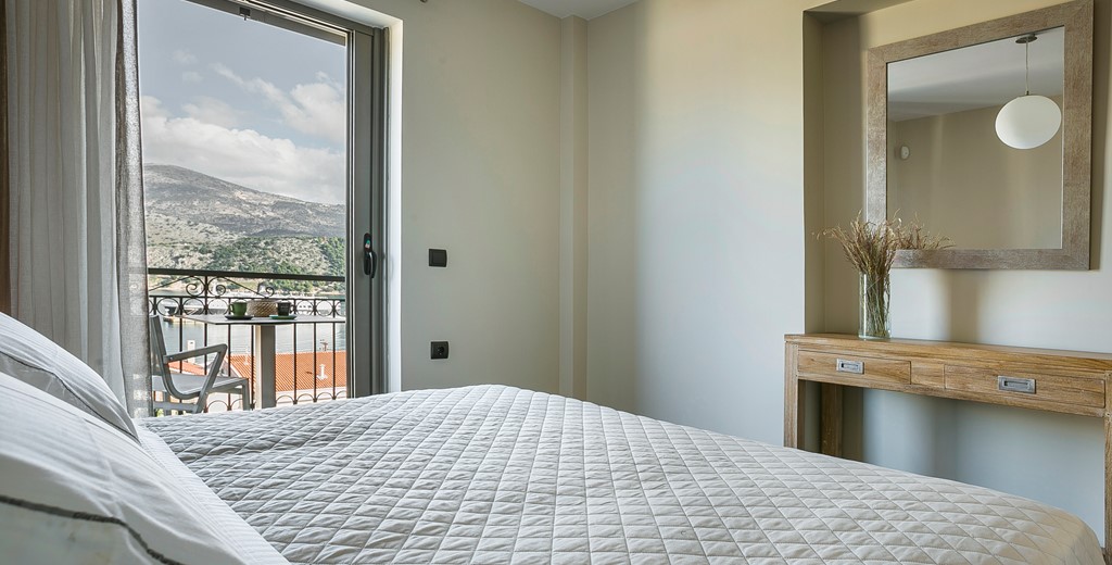 Space and facilities to get ready for the day or night out during your holiday in Marina Penthouse Apartment, Argostoli, Kefalonia, Greek Islands