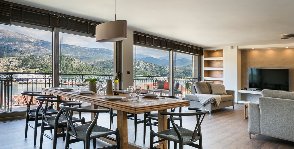 Plenty of room for enjoying dinner and drinks around the table inside Marina Penthouse Apartment, Argostoli, Kefalonia, Greek Islands