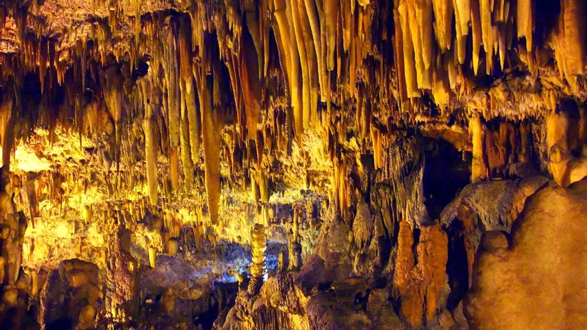 Drogarati Cave in Karavomilos