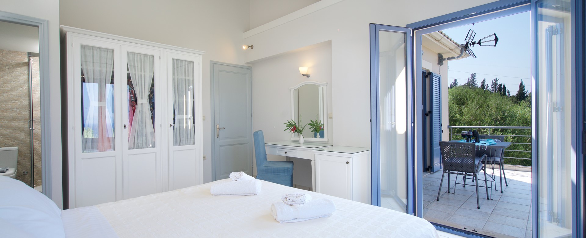 Villa Roberto, fantastic views and Private Pool Greek Island Retreats