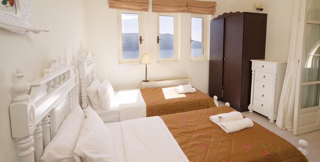 villa-astria-1-single-bed-bedroom.jpg
