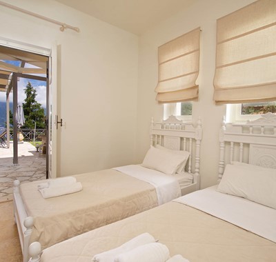villa-helios-2-single-beds-bedroom.jpg