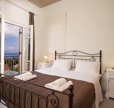 villa-helios-double-bed-bedroom.jpg